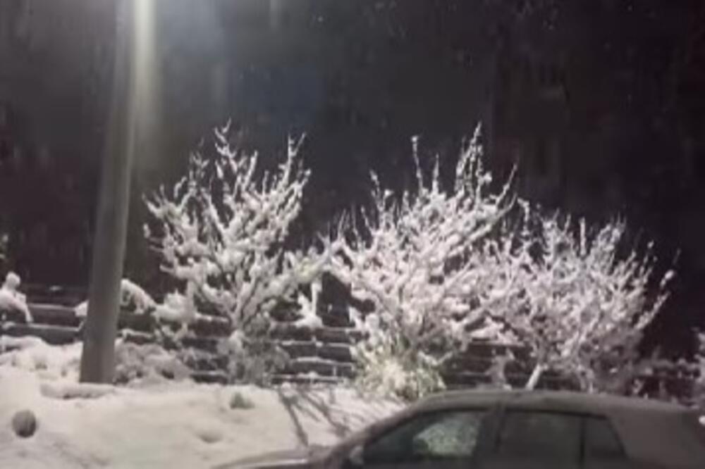 Sneg veje i u ovom srpskom gradu: Padaju bele pahulje kao na filmu, saobraćaj u zastoju (VIDEO)