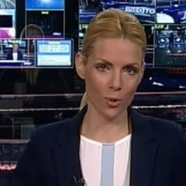 SUSPENDOVANA VODITELJKA PINKA DOŽIVELA SKANDAL USRED DNEVNIKA! Nije ni slutila šta joj rade IZA LEĐA, debakl