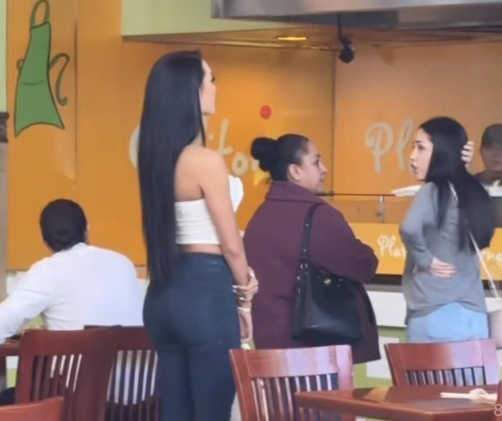 Žene ljubomorne na crnku u štiklama