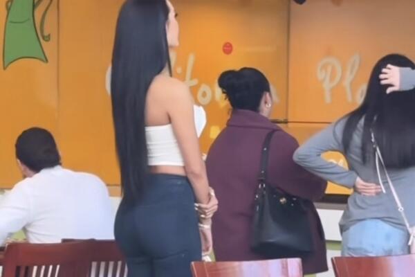 "GUSKE JEDNE!" Crnka šetala gradom, a o snimku bruji CELA ZEMLJA: Žene crkoše od ljubomore - štikle odradile posao