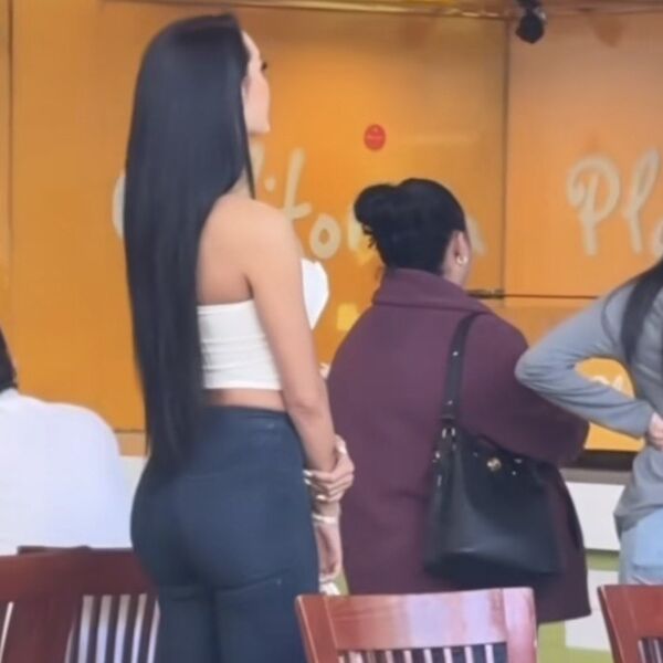 "GUSKE JEDNE!" Crnka šetala gradom, a o snimku bruji CELA ZEMLJA: Žene crkoše od ljubomore - štikle odradile posao