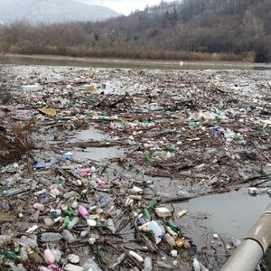 Dramatične slike iz Priboja, reka Lim prepuna smeća! Ekolozi odmah izašli na teren: "Situacija je jako teška" FOTO