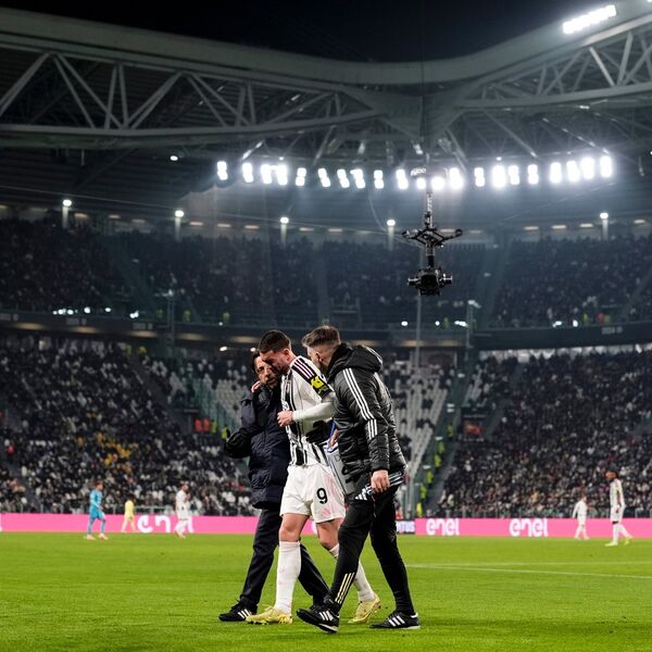 Dušan Vlahović se uz Gokua oglasio posle operacije (Foto)