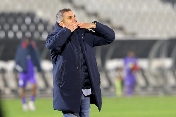 Nenad Stojaković hvali, ali i kritikuje posle prve pobede kao trener Partizana (Foto)