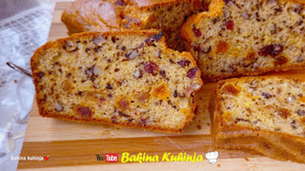 Sočan kolač sa suvim voćem