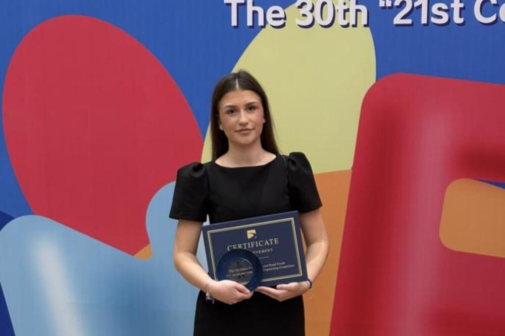 Mlada Jovana osvojila Kinu: Učenica Gimnazije u Paraćinu osvojila nagradu na takmičenju u besedništvu! (FOTO)