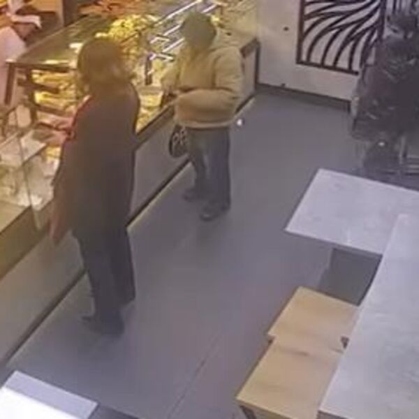 Sramna krađa na Voždovcu: Mlađi muškarac ušao u pekaru sa rukama u džepovima, a onda je uradio ovo! (VIDEO)