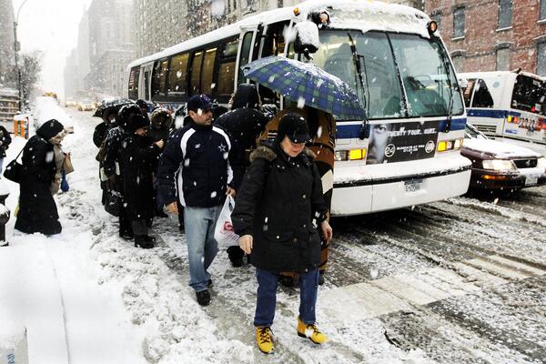 TOTALNI KARAMBOL NA AUTO-PUTU, SLUPALO SE 50 VOZILA! Ledena mećava okovala Ameriku, Čikago ovako nešto nije video!