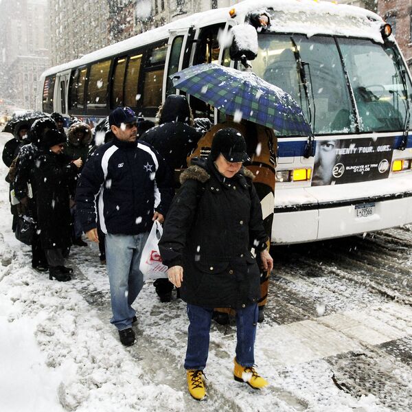 TOTALNI KARAMBOL NA AUTO-PUTU, SLUPALO SE 50 VOZILA! Ledena mećava okovala Ameriku, Čikago ovako nešto nije video!