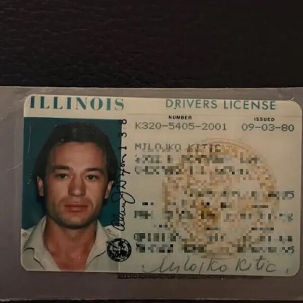 CELU JAVNOST I ESTRADU LAGAO KAKO SE ZOVE? Osvanula LIČNA KARTA folkera iz 1980., nacija na aparatima