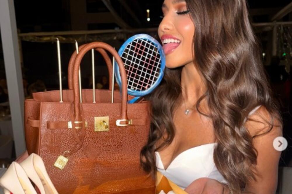 “Tvoja breskva je umetnost”: Teniska zvezda pokazala figuru i svima su popadale vilice (FOTO)