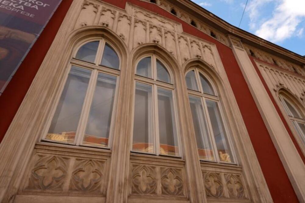 Dom čuvenih trgovaca u Zemunu, luksuzni enterijer, stilski plafoni, keramičke peći: Ovako izgleda Spirtina kuća