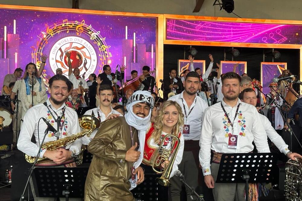 Orkestar Danijele Veselinović na završnici svetskog kulturnog festivala u Indiji oborio dva Ginisova rekorda!