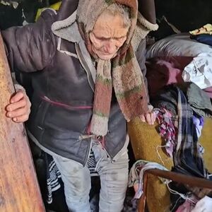 "Desi se po ceo dan da ne jedem..." Baka Soka dane provodi u hladnoći, pretužna sudbina ove starice razara dušu