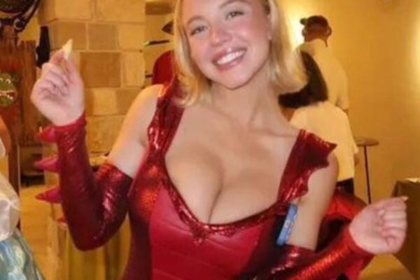 CRVENO OBUCI NEK SLUTI NA RADOST! Privatne fotke iscurele, plavuša kida - SRBI, ULAZITE NA SOPSTVENU ODGOVORNOST