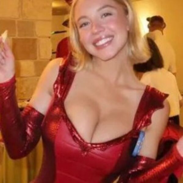 CRVENO OBUCI NEK SLUTI NA RADOST! Privatne fotke iscurele, plavuša kida - SRBI, ULAZITE NA SOPSTVENU ODGOVORNOST