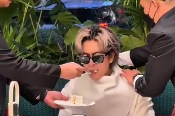 KO JE LIK KOG HRANE TELOHRANITELJI? Snimak iz Luj Viton kafea i tajna koja je uzdrmala celu zemlju - ŠOK ISTINA