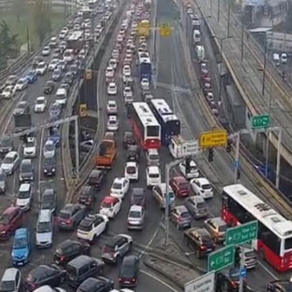 NA AUTOKOMANDI SVE STOJI, NA PANČEVCU DOŠLO DO SUDARA: Magla otežava SAOBRAĆAJ, KRKLJANAC širom Beograda (FOTO)