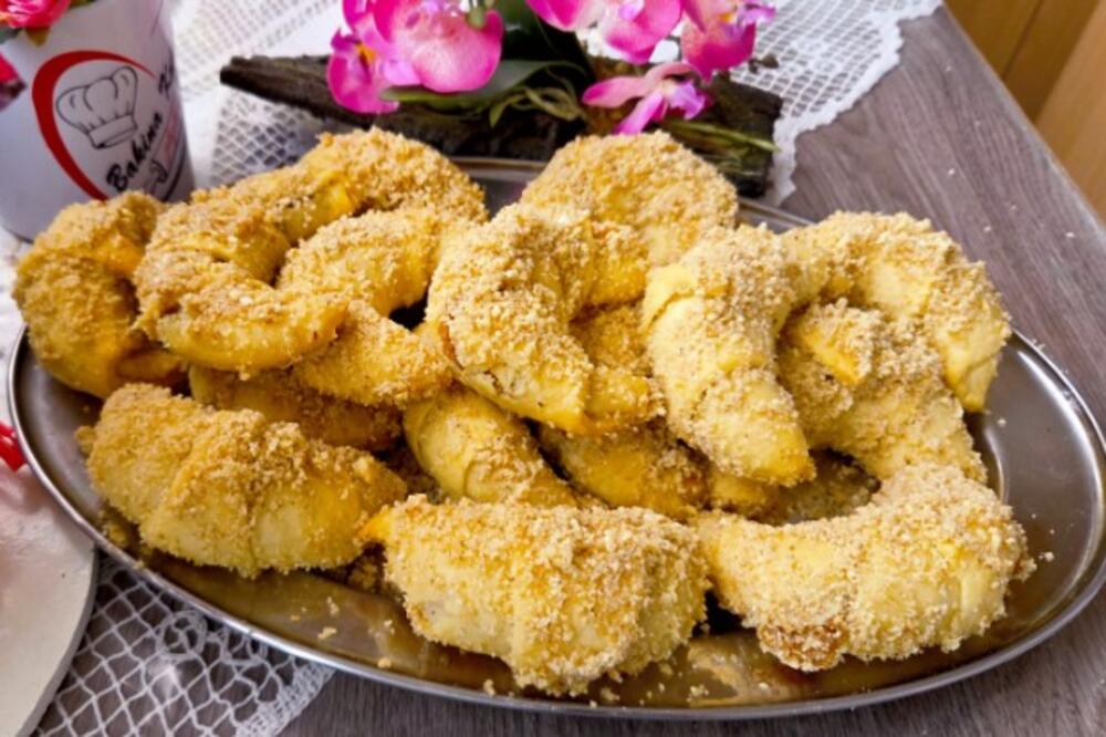 BAKIN RECEPT KOJI ĆE VAS ZABEZEKNUTI! Tajna posnih kiflica koje se tope u ustima - MEKANE, a 1 SASTOJAK je bitan