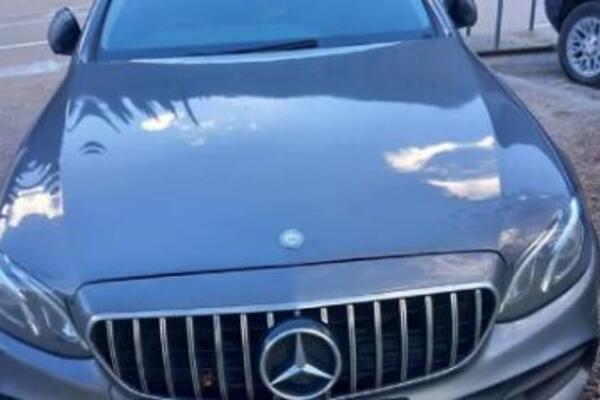 Grk u besnoj "mečki" krenuo u Crnu Goru, pa... Kad su videli šta krije ispod patosnica - izvrnuli mu i džepove!