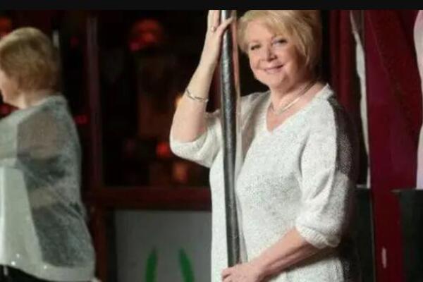 "SPAVAM SA NJIH 14 ZA NOĆ, UDATA SAM, A ŽIVIM SVINGERAJ": Ispovest starije žene šokira! Sve krenulo od muža