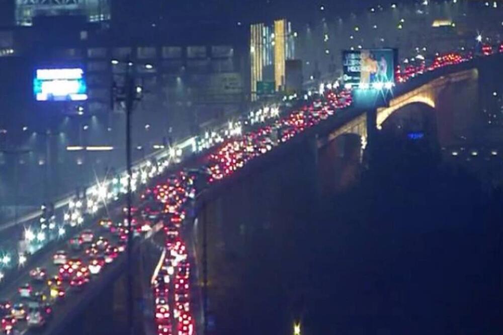 Popodnevni špic uzima maha! Totalni kolaps u celom gradu, ovi delovi su najkritičniji - vozila mile u kolonama!