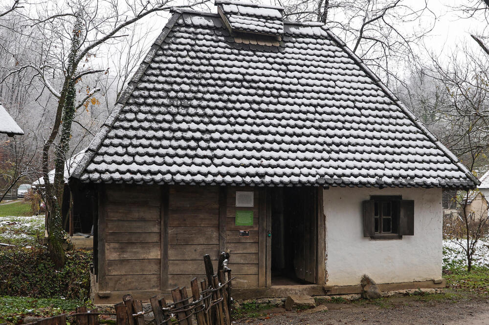Hoćete uštedu ili udobnost? Grejanje na drva je jako naporno, a kuća ne bude topla, a za pelet će vas odrati!