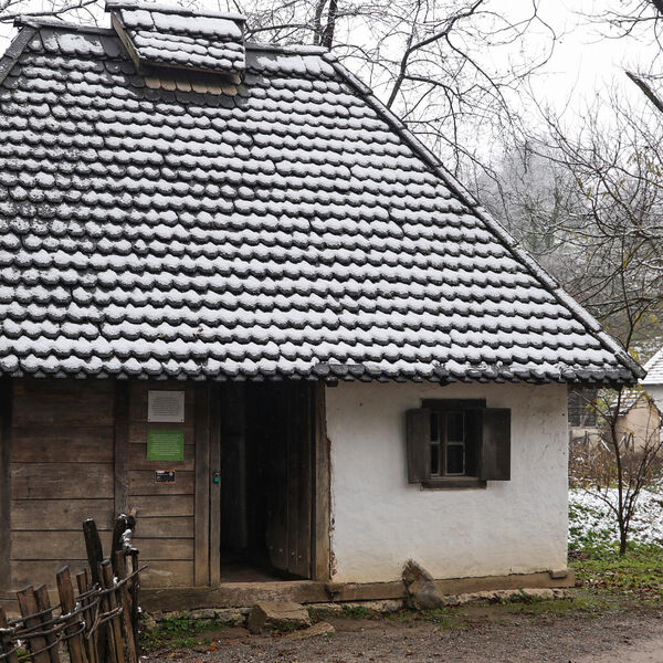 Hoćete uštedu ili udobnost? Grejanje na drva je jako naporno, a kuća ne bude topla, a za pelet će vas odrati!