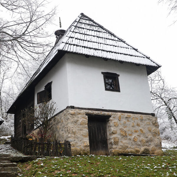 Ako živite u inostranstvu, a želite da legalizujete kuću, ovo su vam opcije! Jedna je spasonosna, za čas je gotovo