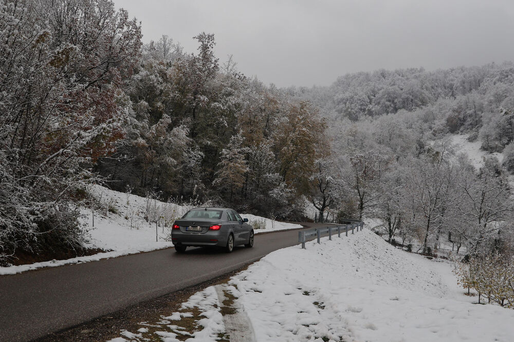 sneg, Zima, planina, Kuća, Gučevo, kola, Automobil, auto, Putevi, put pod snegom