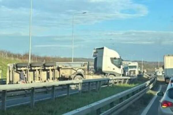 PARALISAN SAOBRAĆAJ U OVOM DELU BEOGRADA: Sve stoji u mestu, OVO JE RAZLOG (FOTO)