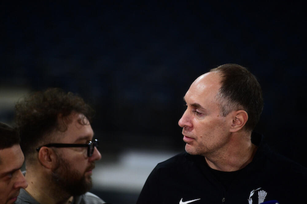 Mirko Ocokoljić odredio 12 igrača za debi protiv Bajerna!