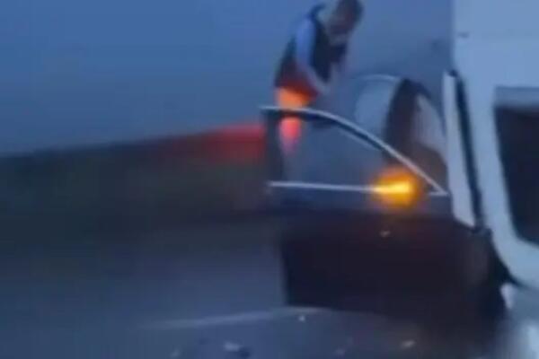 Težak sudar kod Umke: Slupali se kamion i automobil! (VIDEO)