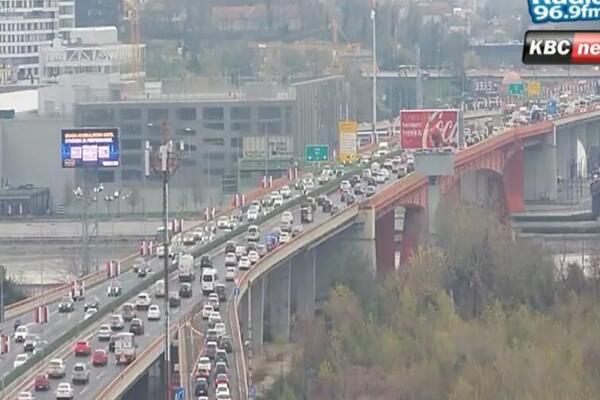 Kolaps u Beogradu od ranog jutra: Ovi delovi grada su pod užasnom gužvom, ljudi mile i KASNE NA POSAO