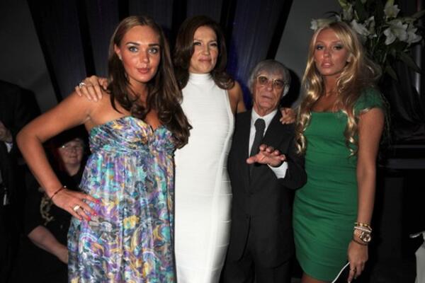 50 LJUDI RADI ZA NJU, NE MOŽE SAMA NI KUČIĆE DA PROŠETA! Pogledajte gde bogatašica Tamara živi - NEKO NEMA DA JEDE