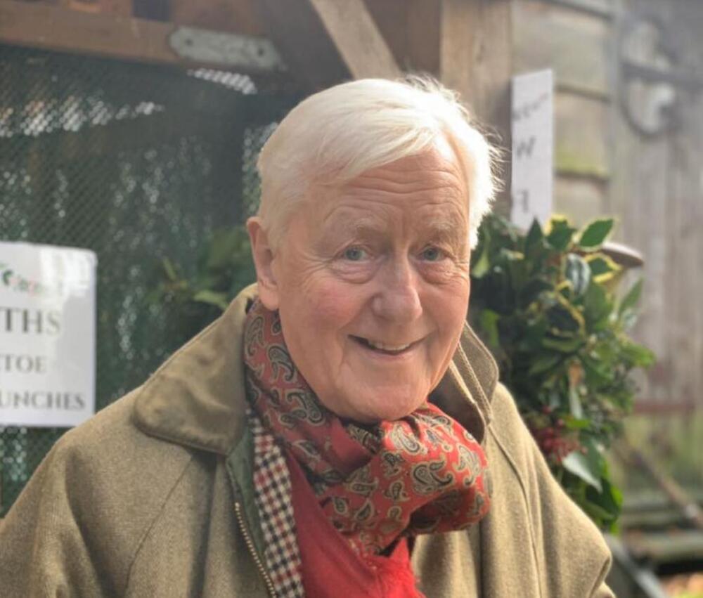 "MORA DA BUDE U STANJU DA RODI BAR...": Milijarder objavio zahteve za 20 godina MLAĐU ŽENU! Čupaćete kosu sa glave