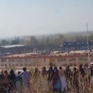 TRINAESTOGODIŠNJI DEČAK PRED 80.000 LJUDI PRESUDIO UBICI SVOJE PORODICE! Snimak uteruje jezu u kosti (VIDEO)