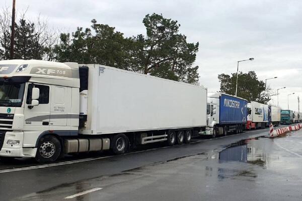 Na ovim graničnim prelazima čeka se i po 3 sata: Evo kakvo je stanje na granicama pri izlazu iz zemlje