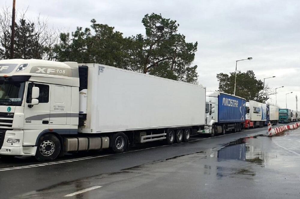 Na ovim graničnim prelazima čeka se i po 3 sata: Evo kakvo je stanje na granicama pri izlazu iz zemlje