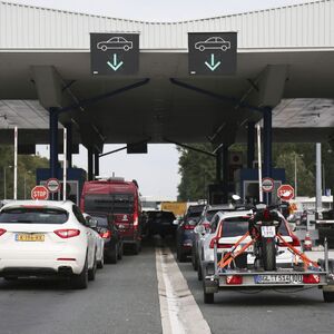 Na graničnom prelazu Batrovci čeka se po 9 sati! Velike gužve na granici, evo kakvo je stanje na ostalim prelazima