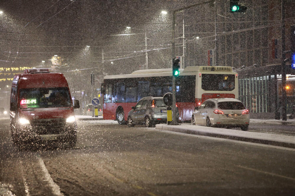 DANAS OBLAČNO SA KIŠOM I VETROM! Jutro će biti praćeno MAGLOM, a evo gde će padati SNEG
