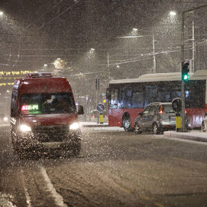 DANAS OBLAČNO SA KIŠOM I VETROM! Jutro će biti praćeno MAGLOM, a evo gde će padati SNEG