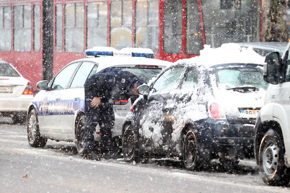 Policija i sneg