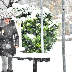 VEJE SVE DO JUTRA? Udar zime u Beogradu: Meteorolozi apeluju na oprez tokom noći - evo gde će SNEG najviše padati