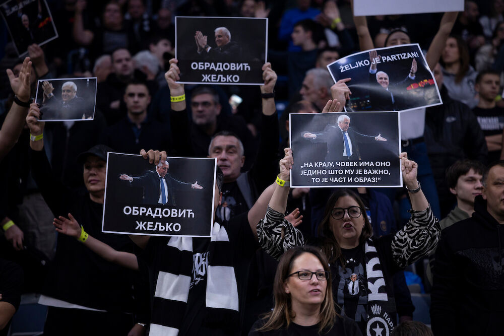 Grobari na utakmici Partizana i minhenskog Bajerna