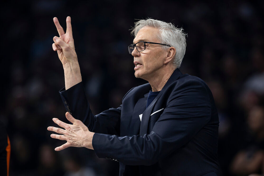 Gordon Herbert na utakmici Partizana i minhenskog Bajerna