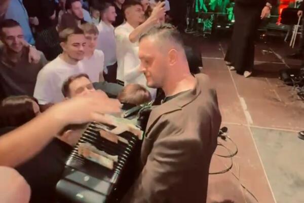 Ko je zapravo Vojkan Jović? Diže dijasporu na noge, a o njemu se malo zna - Ćana neće da ćuti, LETELE I STOLICE