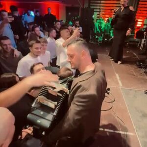 Ko je zapravo Vojkan Jović? Diže dijasporu na noge, a o njemu se malo zna - Ćana neće da ćuti, LETELE I STOLICE