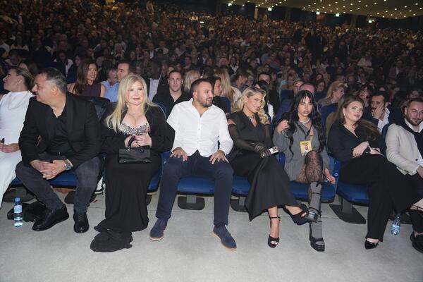 NE ZNA SE KOJA JE BOLJA! Knez ima 2 ćerke i sinoć je Beograd BRUJAO O NJIMA - Ksendžu znate, a da vidite CRNKU