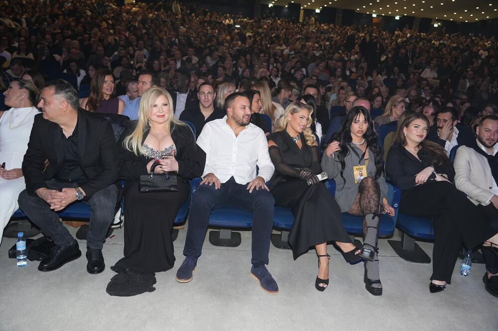 NE ZNA SE KOJA JE BOLJA! Knez ima 2 ćerke i sinoć je Beograd BRUJAO O NJIMA - Ksendžu znate, a da vidite CRNKU